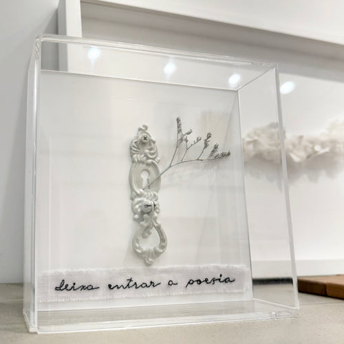 Quadro deixa entrar a poesia